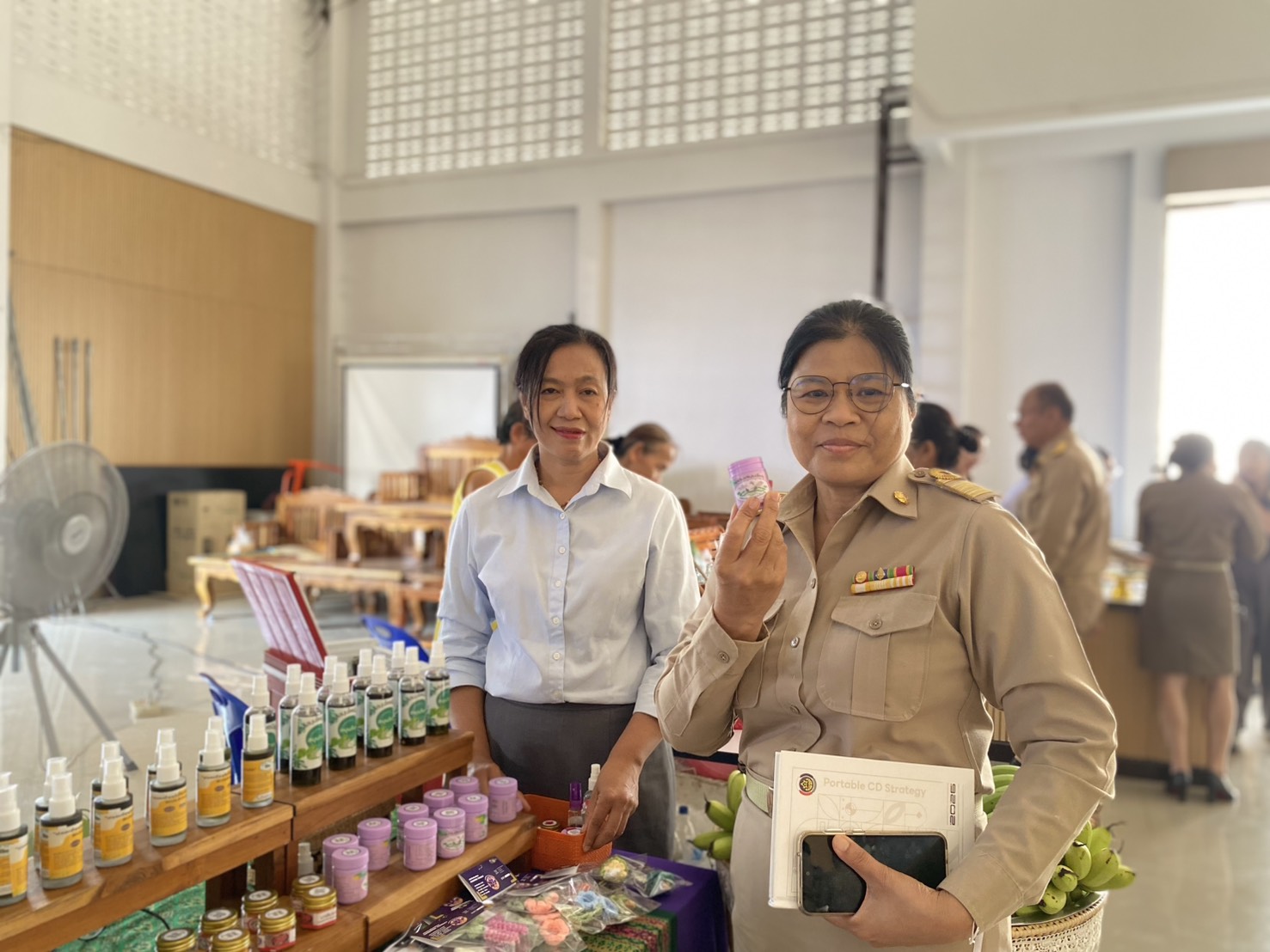 🎗️สพอ.สรรคบุรี จังหวัดชัยนาท ส่งเสริมการจำหน่ายสินค้า OTOP กระตุ้นเศรษฐกิจฐานรากควบคู่ประชุมกำนันผู้ใหญ่บ้าน❣️