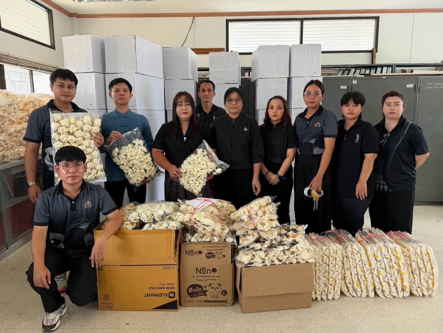 ✨พช.สรรคบุรี ร่วมตรวจนับจำนวนดอกไม้จันทน์ เพื่อเตรียมความพร้อมในพิธีถวายพระเพลิงพระบรมศพ✨