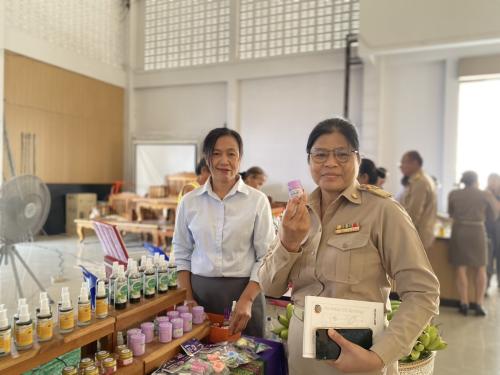 🎗️สพอ.สรรคบุรี จังหวัดชัยนาท ส่งเสริมการจำหน่ายสินค้า OTOP กระตุ้นเศรษฐกิจฐานรากควบคู่ประชุมกำนันผู้ใหญ่บ้าน❣️