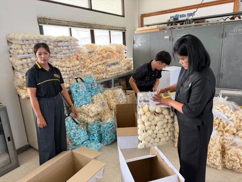 🕊 พช.สรรคบุรี จังหวัดชัยนาท ดำเนินการจัดเตรียมกล่องบรรจุดอกไม้จันทน์ เพื่อรองรับการจัดเตรียมงานพระราชพิธีฯ